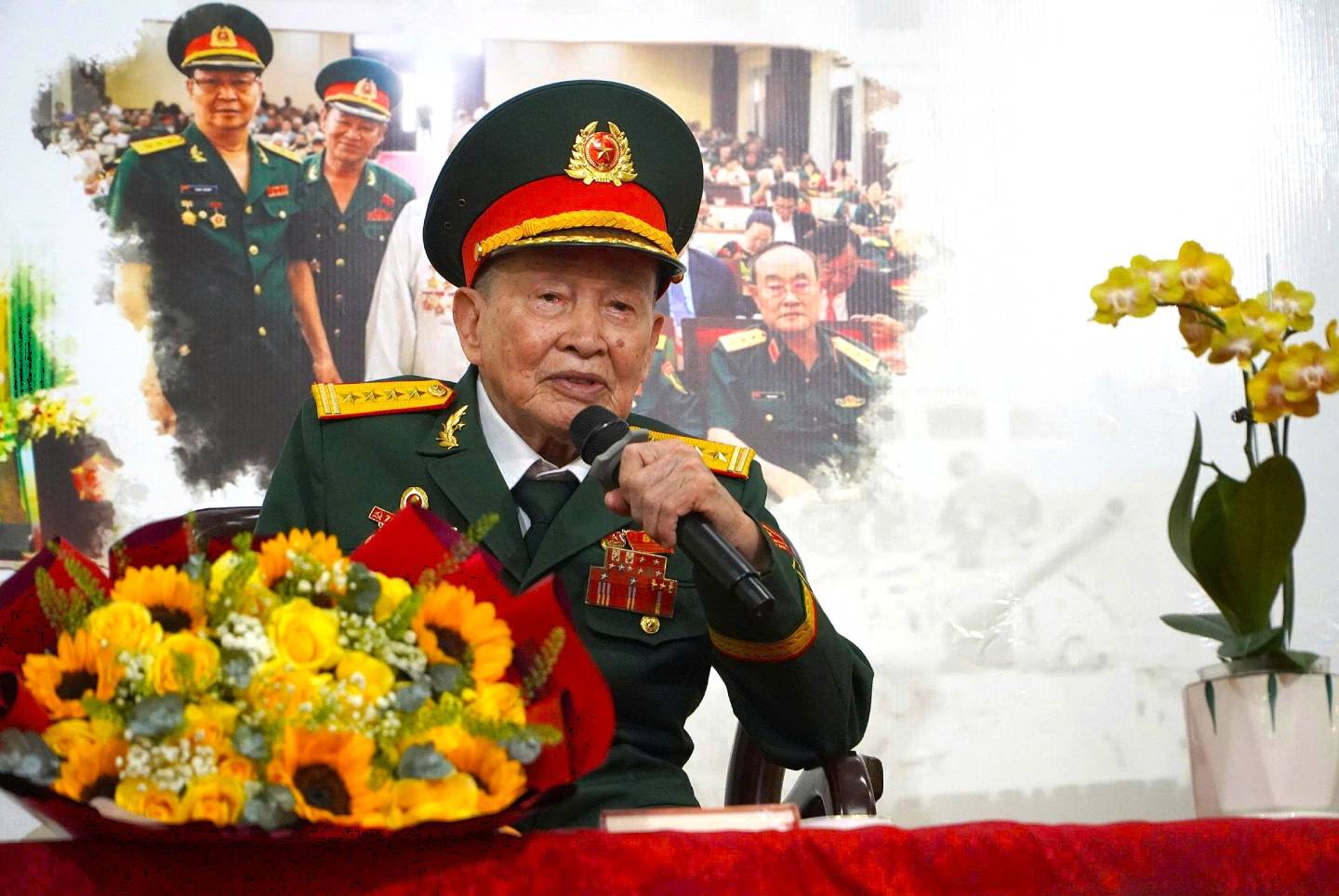 AHLLVT, đại tá Nguyễn Văn Tàu hồi tưởng về những ngày kháng chiến “đỏ lửa” cùng Lữ đoàn 316. Ảnh: Mai Anh. 