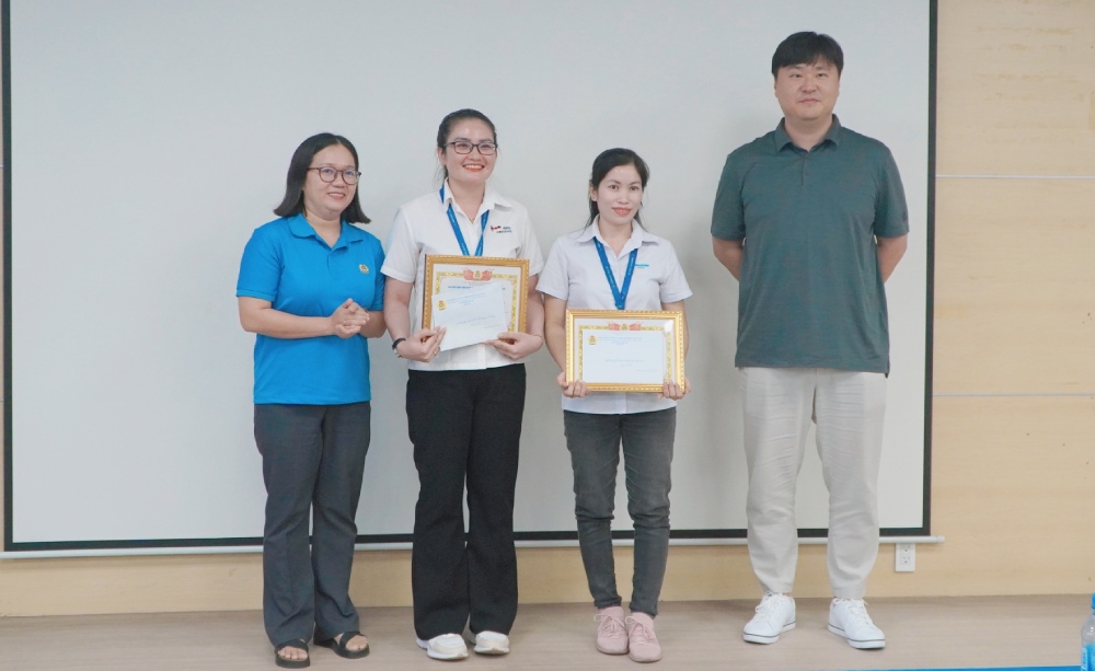 Khen thưởng kịp thời, tạo động lực cho NLĐ làm việc, phấn đấu. Ảnh: Nguyên Anh