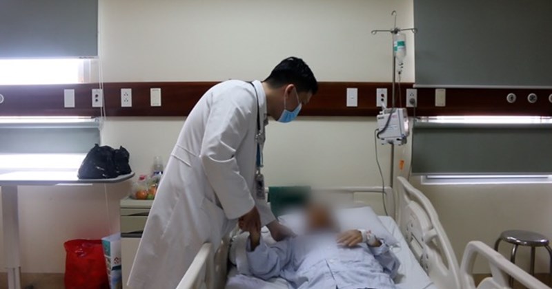 Viêm não cấp: Trẻ có dấu hiệu im lặng, hành vi lặp lại bất thường