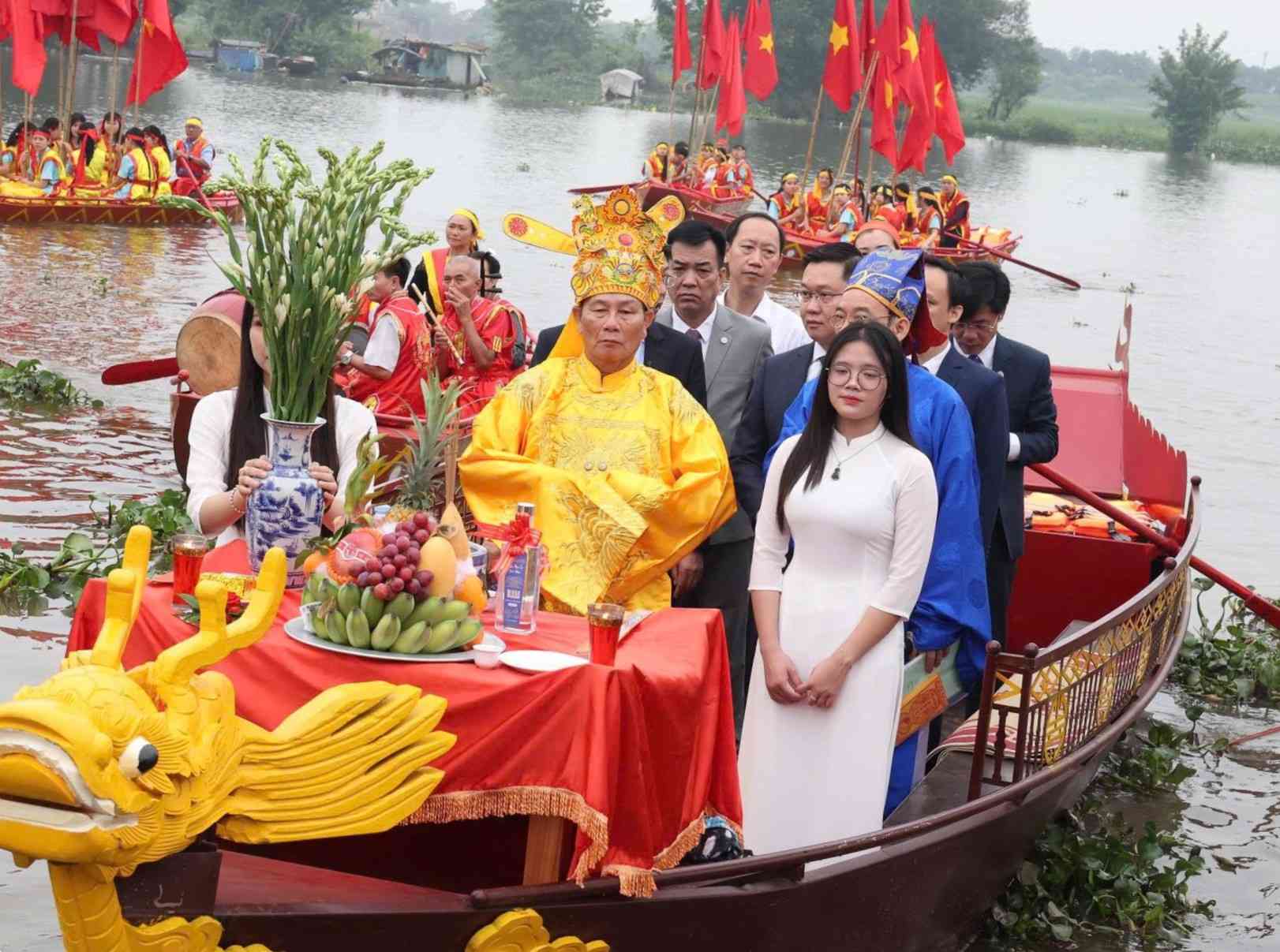 Rước nước tại Lễ hội Hoa Lư là một nghi lễ truyền thống linh thiêng đã có từ lâu đời. Ảnh: Nguyễn Trường