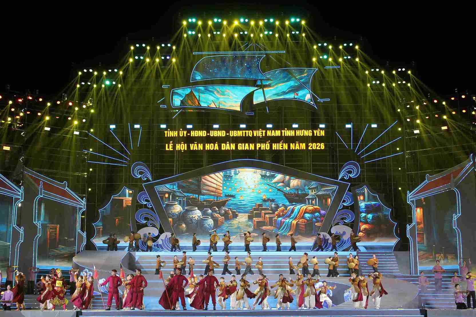 Exciting atmosphere at the opening night of Pho Hien Folk Culture Festival. Photo: Mai Huong