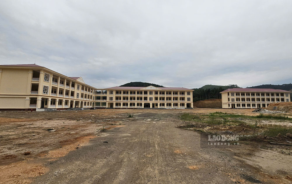 フォンハイ中学校第2キャンパス(ラオカイ)の建設プロジェクトの総投資額は322億ドンです。写真:バオ・グエン