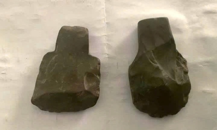 Thousand-year-old stone axes discovered at En cave. Photo: Mai The Trung