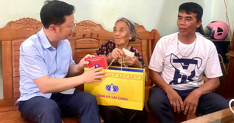 Lãnh đạo Lai Châu thăm hỏi, tặng quà đoàn viên, người lao động