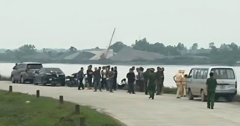 Phát hiện thi thể 2 người đàn ông dưới mương nước tại Ninh Bình