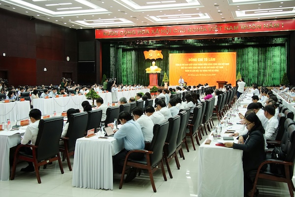 トー・ラム書記長兼国家主席が市党委員会常務委員会と会談。写真:ダナン市人民委員会