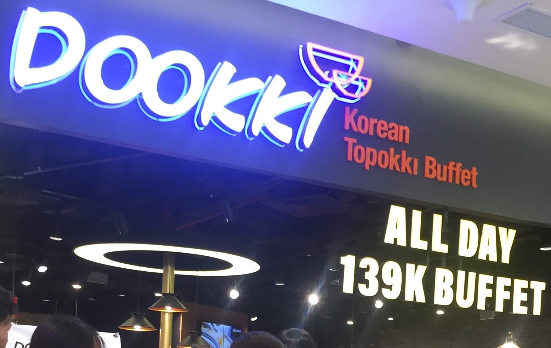 Dookki fue multado por violaciones de seguridad alimentaria. Foto: Hoai Anh