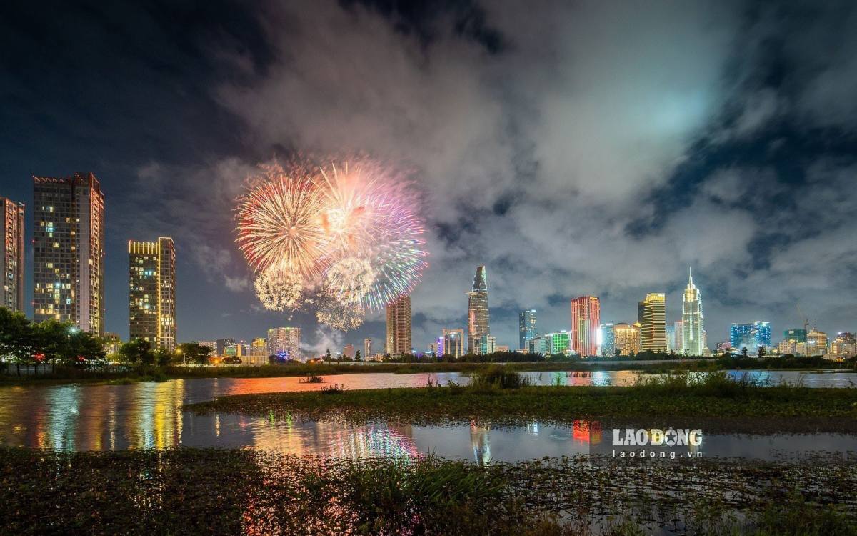 TPHCM tổ chức bắn pháo hoa tại 8 điểm nhân dịp 30.4 năm nay. Ảnh: Vũ Khoa