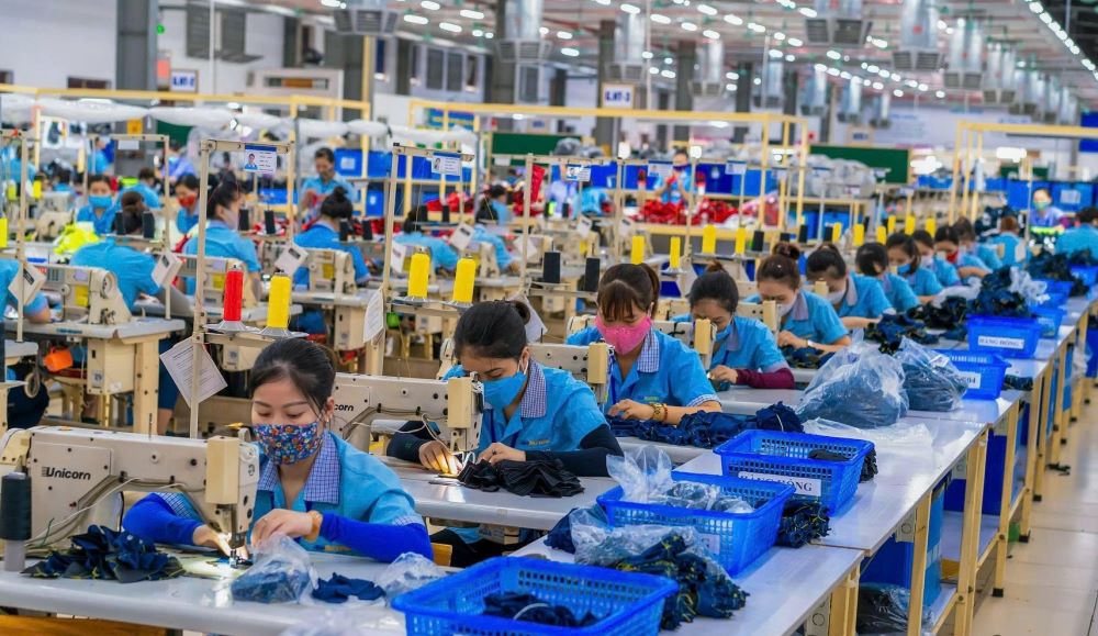Les entreprises de confection de Nghệ An recrutent 500 travailleurs dans la commune de Nhân Hòa, créant des opportunités d'emploi stables dans la localité. Photo: Syndicat de Nghệ An