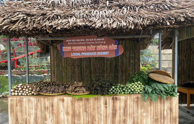 Khu trưng bày nông sản của đồng bào các dân tộc