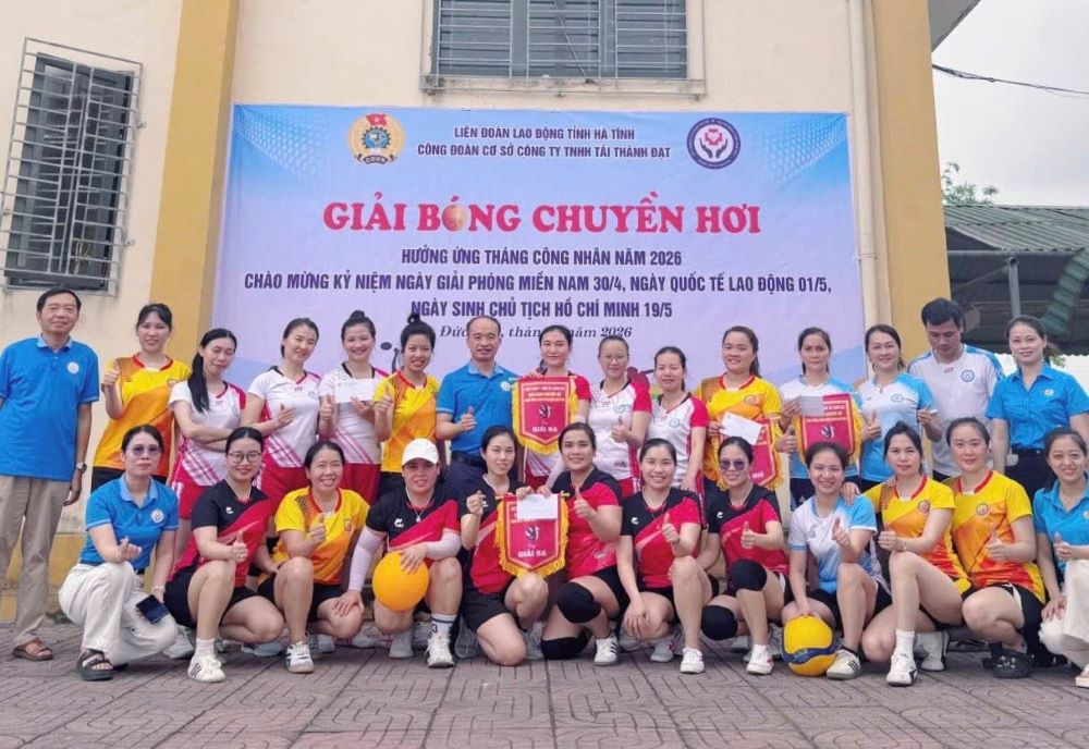 The Trade Union of Tai Thanh Dat Co., Ltd. organizes the Air Volleyball Tournament, creating a vibrant emulation atmosphere for union members and workers. Photo: Ha Tinh Trade Union