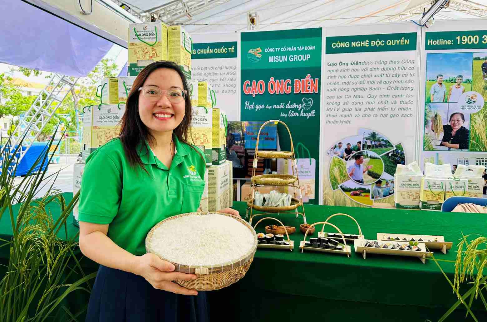 Gạo Ông Điền, gạo từ lúa hữu cơ không sử dụng phân bón, thuốc bảo vệ thực vật. Ảnh: Nhật Hồ.