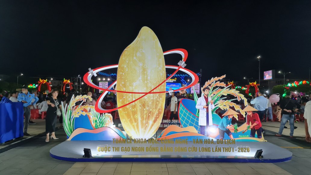 Biểu tượng hạt gạo tại Tuần lễ Khoa học, Công nghệ - Văn hóa, Du lịch và cuộc thi Gạo ngon Đồng bằng sông Cửu Long lần thứ I năm 2026. Ảnh: Nhật Hồ.