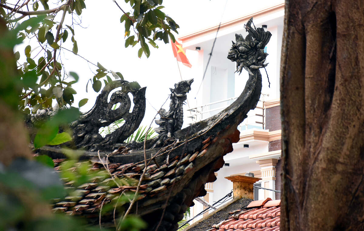 Trong suốt chiều dài lịch sử, quá trình bảo quản, tu bổ, tôn tạo, đình Hưng Học đến nay vẫn giữ được kiến trúc điêu khắc đình làng truyền thống. Ảnh: Nguyễn Huệ