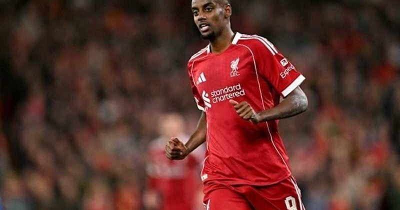 Alexander Isak ghi bàn, Liverpool lên thứ ba Premier League