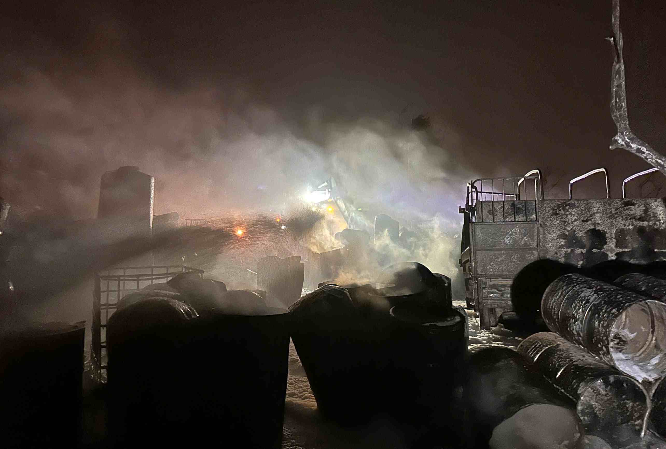 Đám cháy được dập tắt hoàn toàn sau khoảng hơn 2 tiếng. Ảnh: Công an Hà Nội