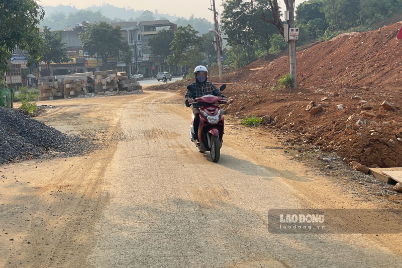 Tuyến kè giúp đảm bảo an toàn cho các hộ dân phía sau Trường Chính trị tỉnh Lào Cai. Ảnh: Đinh Đại