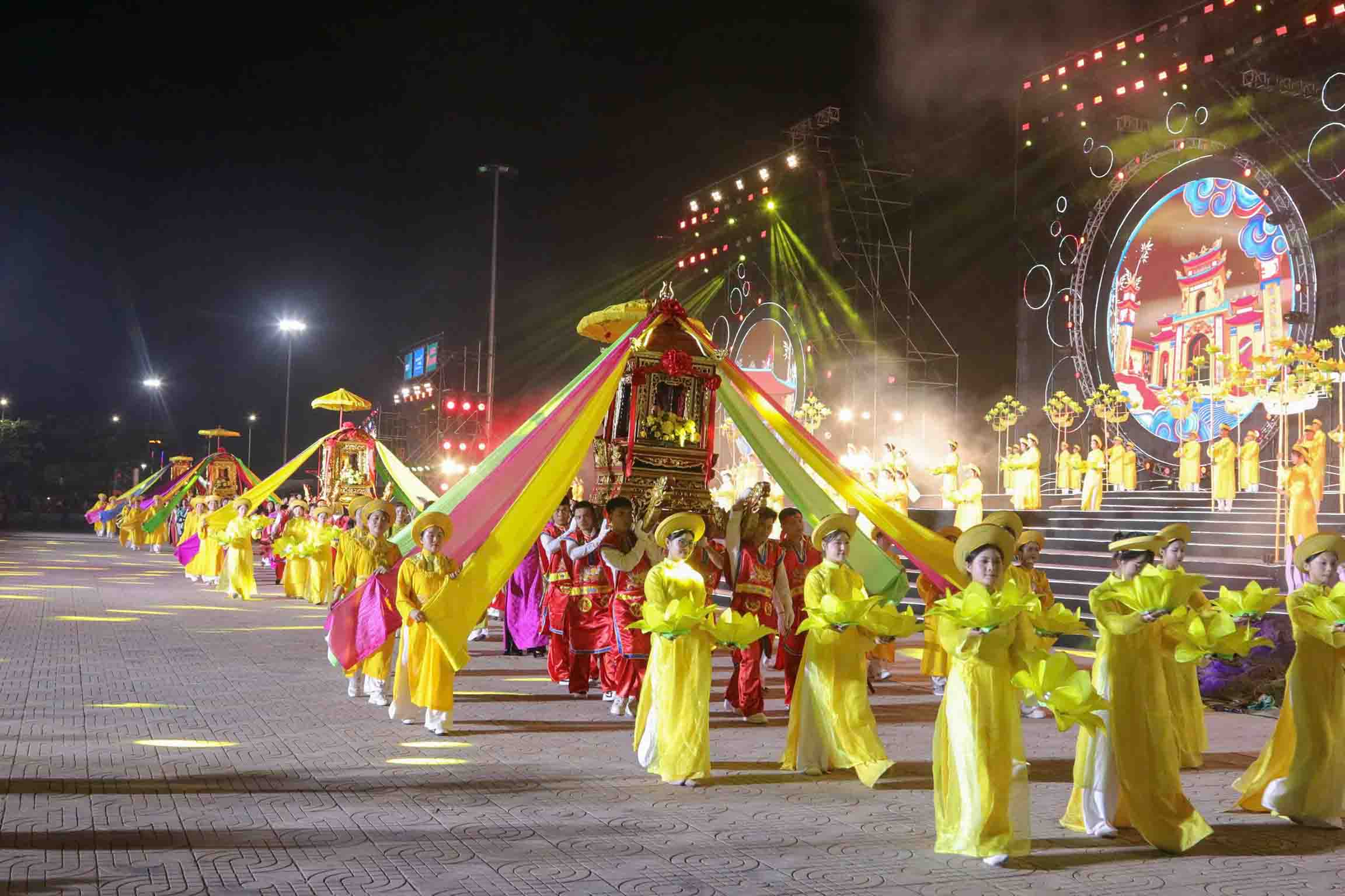 Tái hiện lễ rước tại Lễ hội Đền Mai Bảng - Di sản văn hóa phi vật thể quốc gia. Ảnh: Duy Chương