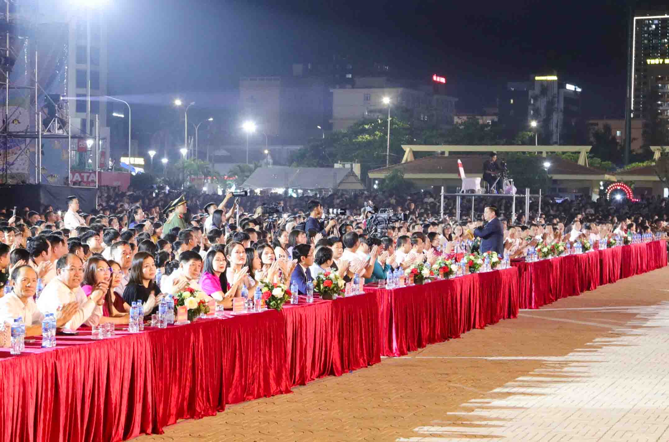 Các đại biểu tham dự chương trình. Ảnh: Duy Chương