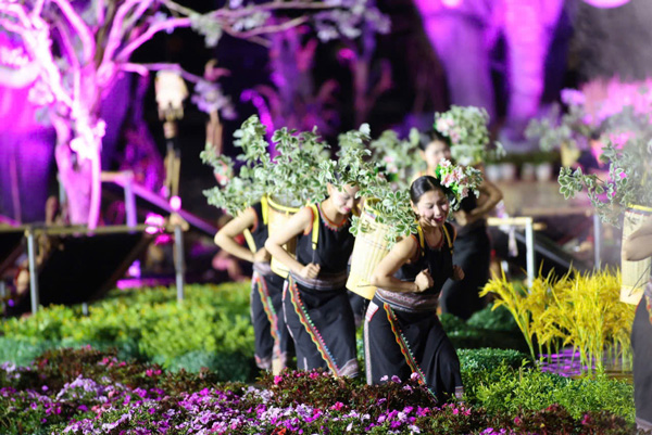 Vẻ đẹp đời sống các dân tộc được thể hiện gần gũi, chân thực. Ảnh: Dũng Nhân 