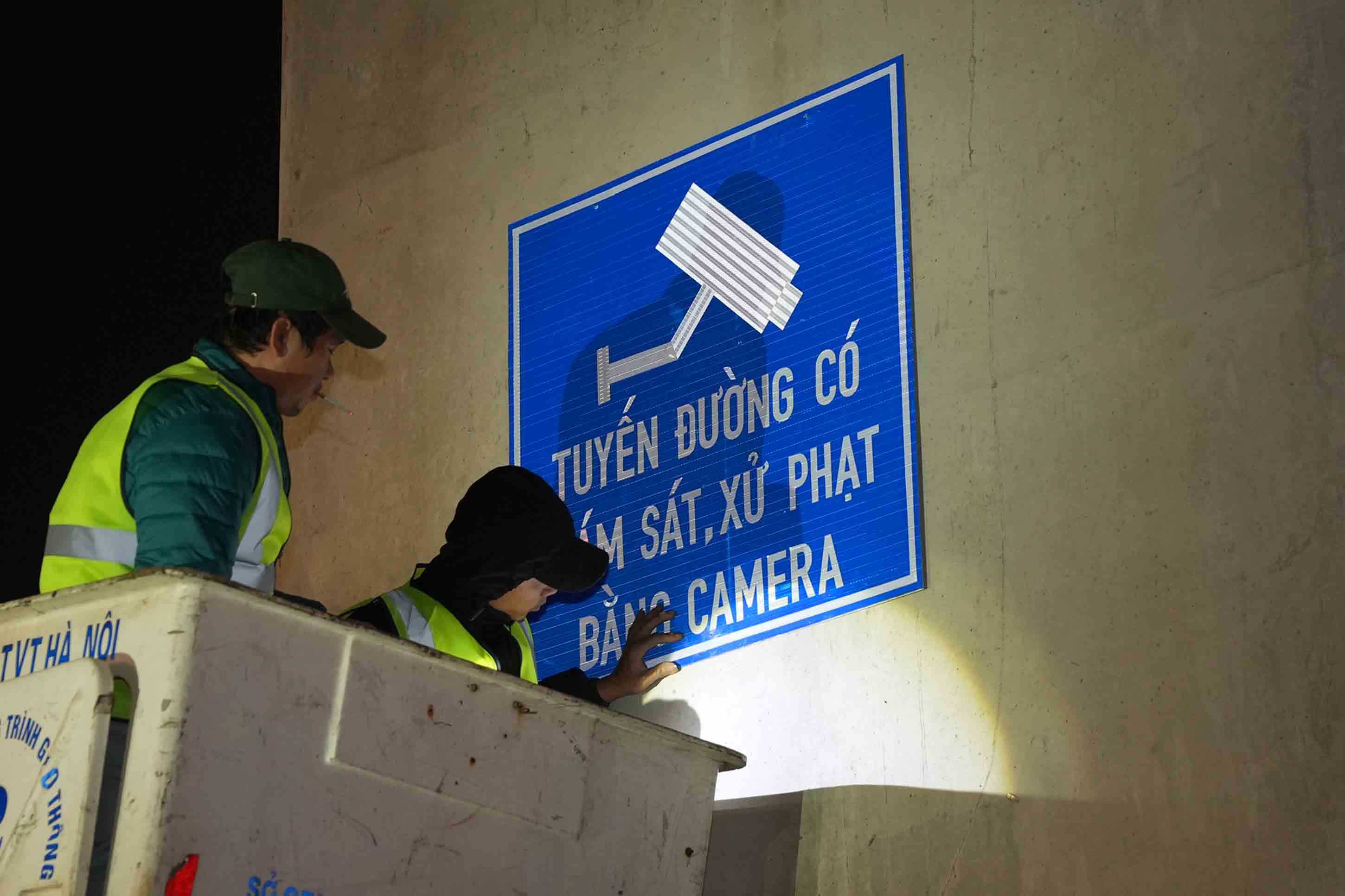 The Ministry of Public Security proposes to add many standards on camera fines. Photo: Huu Chanh