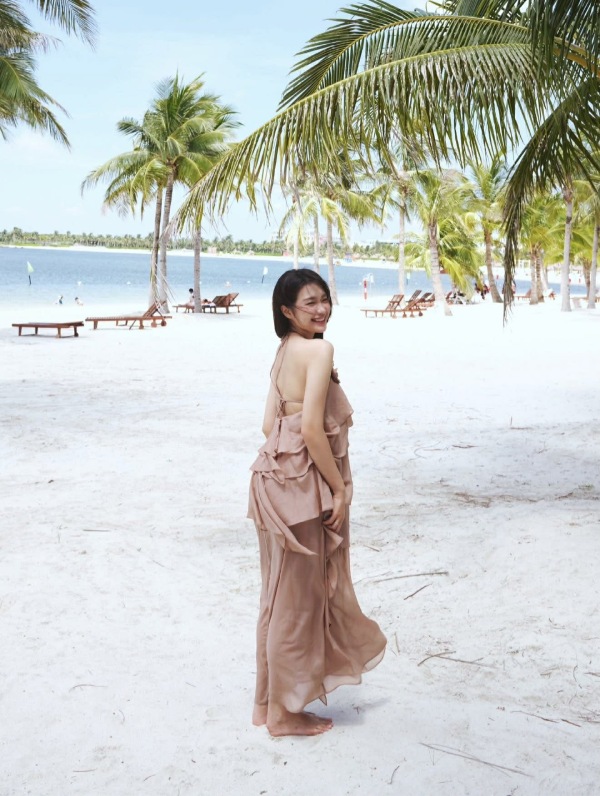 Kể từ khi sinh con, Doãn Hải My hiếm khi diện những bộ cánh lộng lẫy, gợi cảm. Ảnh: FBNV