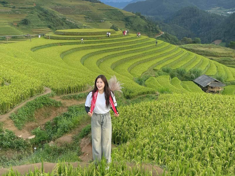 Người trẻ ngày càng chú trọng chụp ảnh khi du lịch. Ảnh: Thanh Hằng