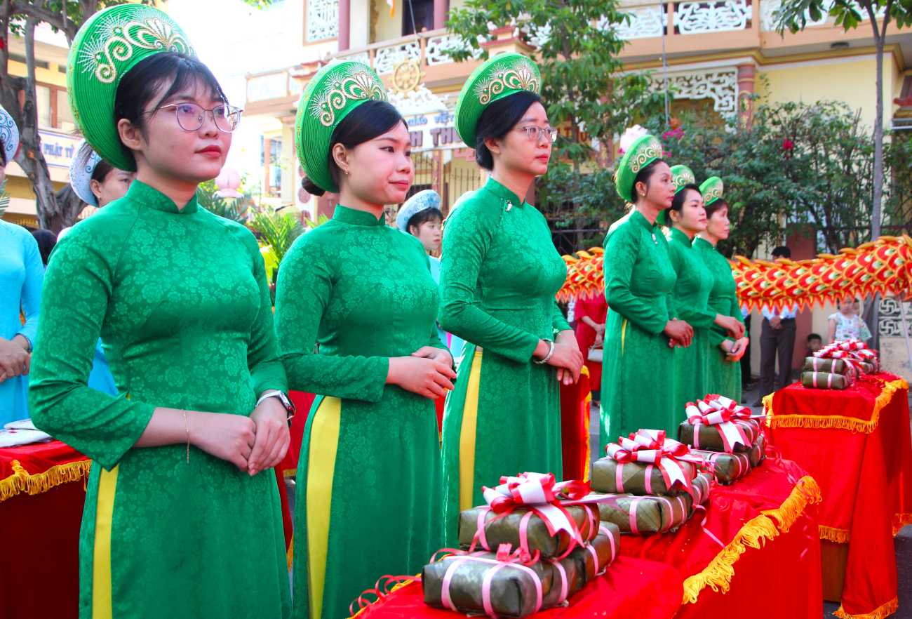 Lễ dâng hương Giỗ Tổ Hùng Vương tại Khánh Hòa. Ảnh: Phương Linh