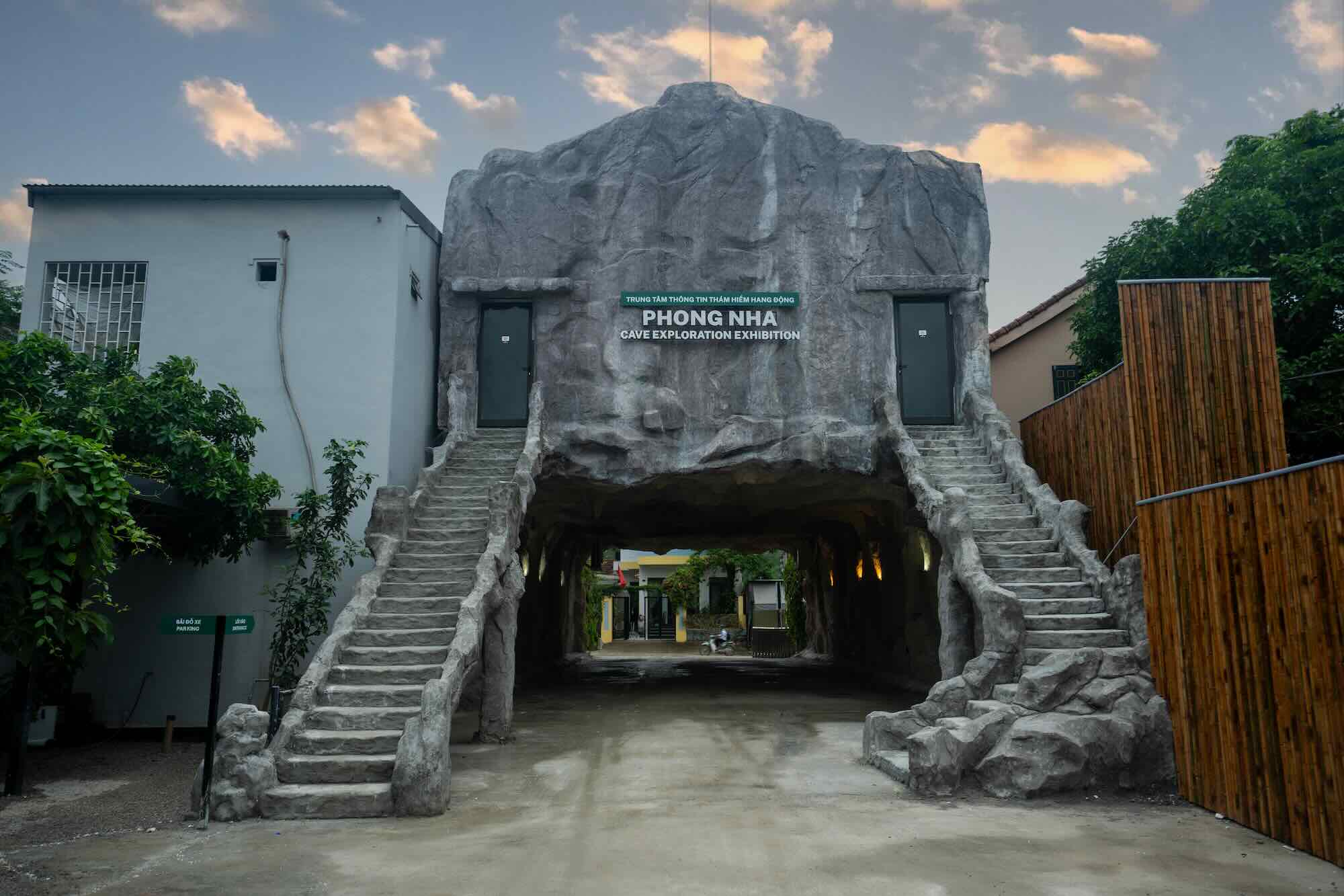 Trung tâm Thông tin thám hiểm hang động Phong Nha từ bên ngoài. Ảnh: Oxalis Adventure
