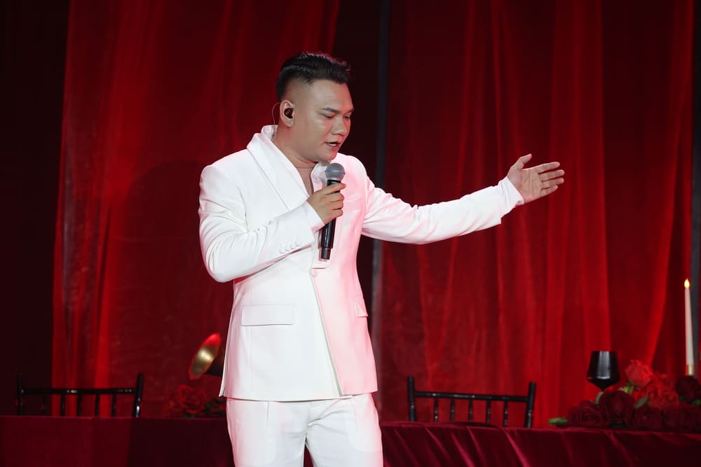 Khắc Việt tái hiện một phần thanh xuân của thế hệ 9X với các ca khúc do anh sáng tác như “Anh khác hay em khác“, mash-up “Suy nghĩ trong anh - Chỉ em hiểu anh” và “Yêu lại từ đầu“.