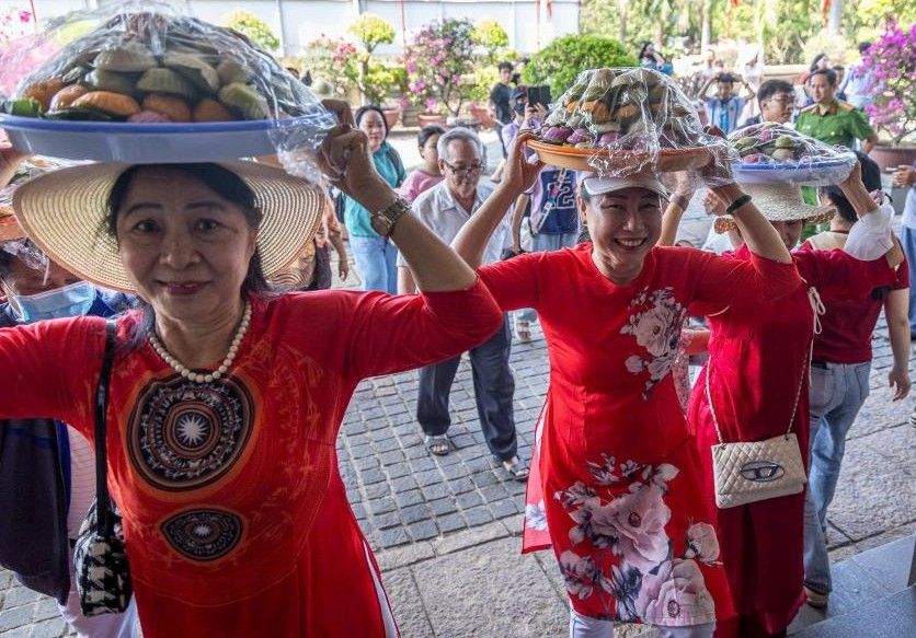 On the occasion of the Ancestral Day, people in Ho Chi Minh City spread the value of the nation's roots.