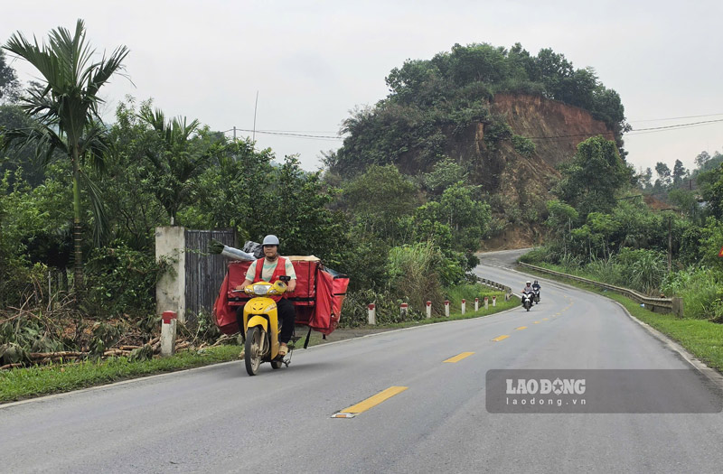 Mỗi ngày các shipper sẽ chạy liên tục hàng chục km. Ảnh: Long Nguyễn