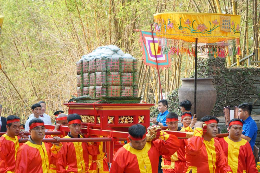 Nghi thức diễu hành và rước lễ. Ảnh: Thái Bảo