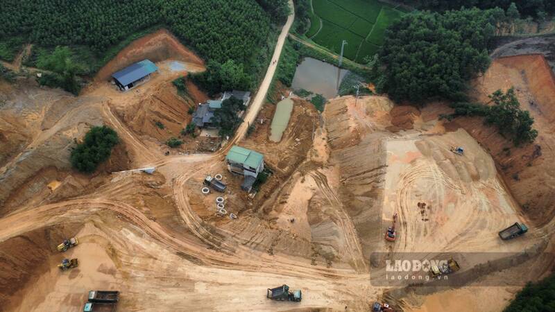 Dự án đường Sơn Dương đi Tân Trào trước nguy cơ vỡ tiến độ khi mới chỉ đạt  hơn 63% kế hoạch sau gần 2 năm thi công do vướng mắc về GPMB. Ảnh