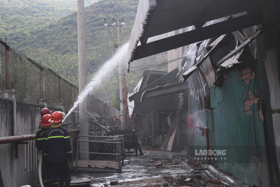Đến 7h sáng cùng ngày, đám cháy đã được khống chế. Ảnh: Hoài Phương