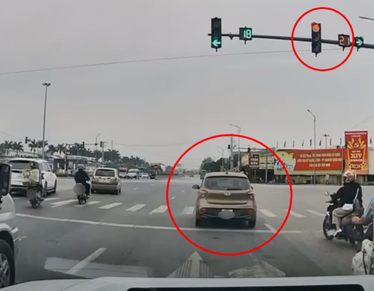 Image of a car running a red light. Photo: Cut from clip
