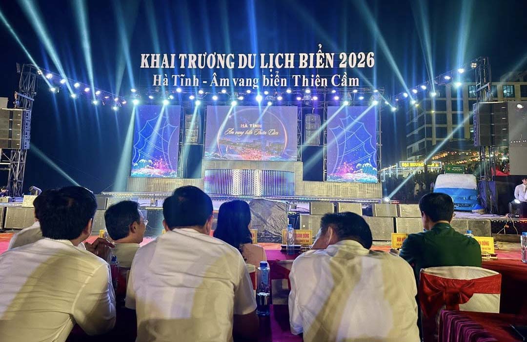 Ha Tinh is making efforts to promote sustainable tourism development, in which attention is paid to improving the quality and transparency of tourism service prices. Photo: Quang Tien