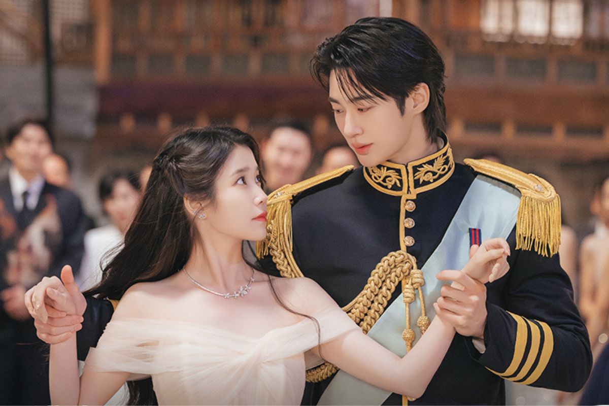 IU and Byeon Woo Seok in episode 6 of "Perfect crown". Photo: Producer