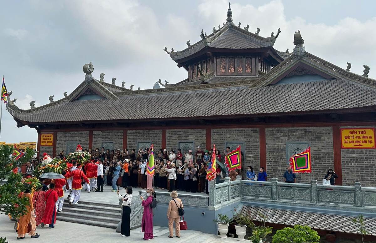The Hung Kings Commemoration Festival is organized on a large scale, prepared methodically and synchronously. Photo: Do Son