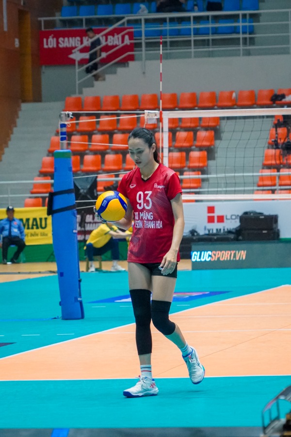 Phụ công sinh năm 1993 vẫn nỗ lực và bền bỉ trên sân đấu. Ảnh: Hải Đường