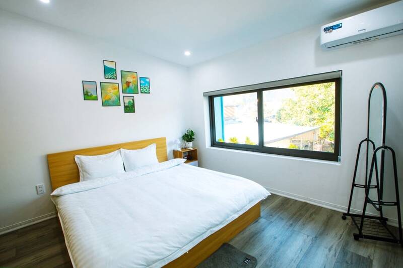 Các nhà nghỉ, homestay ở trung tâm Mộc Châu và những nơi gần các vườn mận chím sớm đều đã sớm hết phòng. Ảnh: Mơ House