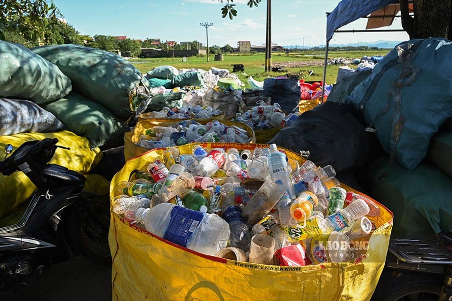 The draft amended law considers waste as a resource. Photo: Nguyen Hue