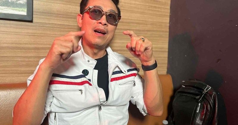 Vân Sơn bị chấn thương mắt, cần gặp bác sĩ gấp