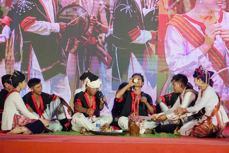 Tái hiện Lễ cưới của đồng bào Chăm. Ảnh: Hoài Phương