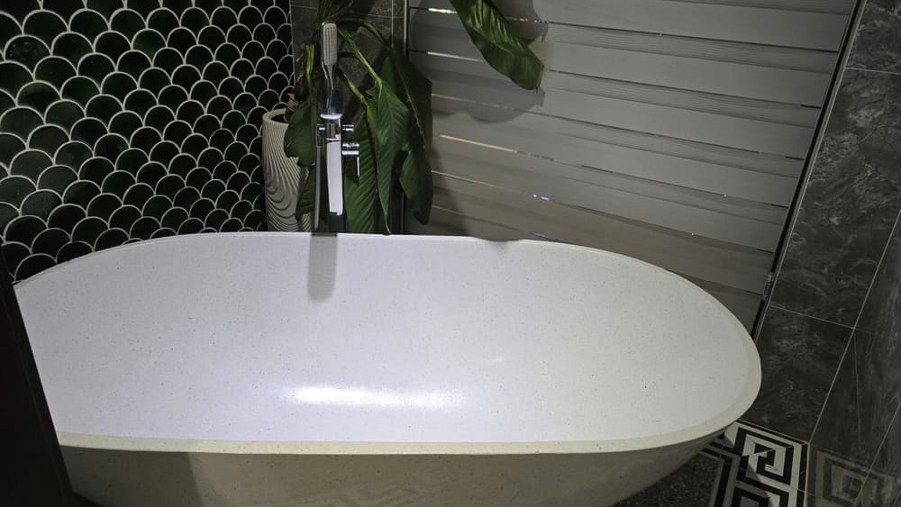 Carefully choosing bathtub material will help the product always be as beautiful as new and durable. Photo: Tuan Dat