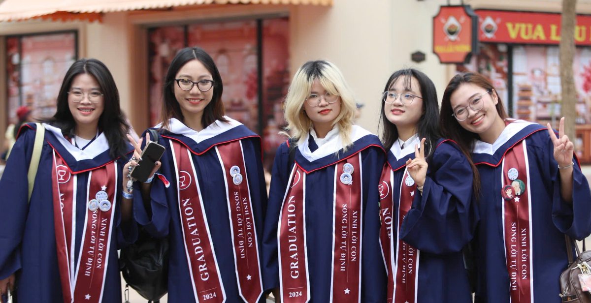 De nombreux publics soutenant Soobin étaient présents très tôt au concert. Photo de : Chi Tran