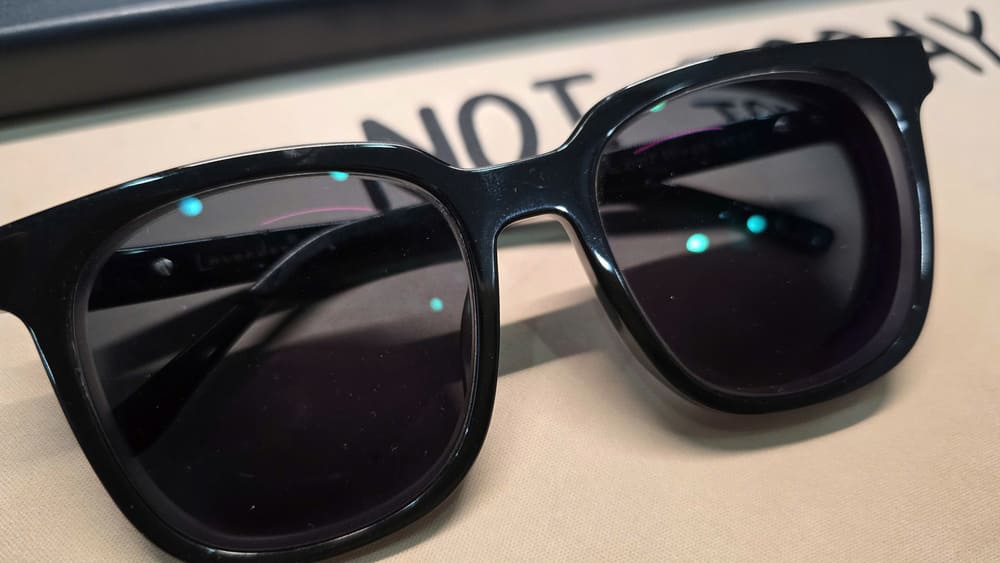 Guys, please pay attention to a few factors when choosing sunglasses to optimize effectiveness when using. Photo: Tuan Dat
