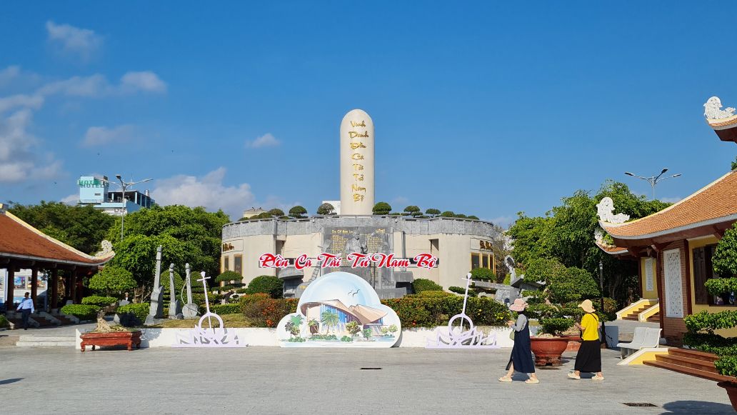 Khu lưu niệm Đờn ca tài tử Nam Bộ, bộ môn nghệ thuật Đờn ca tài tử Nam Bộ được UNESCO công nhận Di sản văn hóa phi vật thể đại diện của nhân loại. Ảnh: Nhật Hồ.