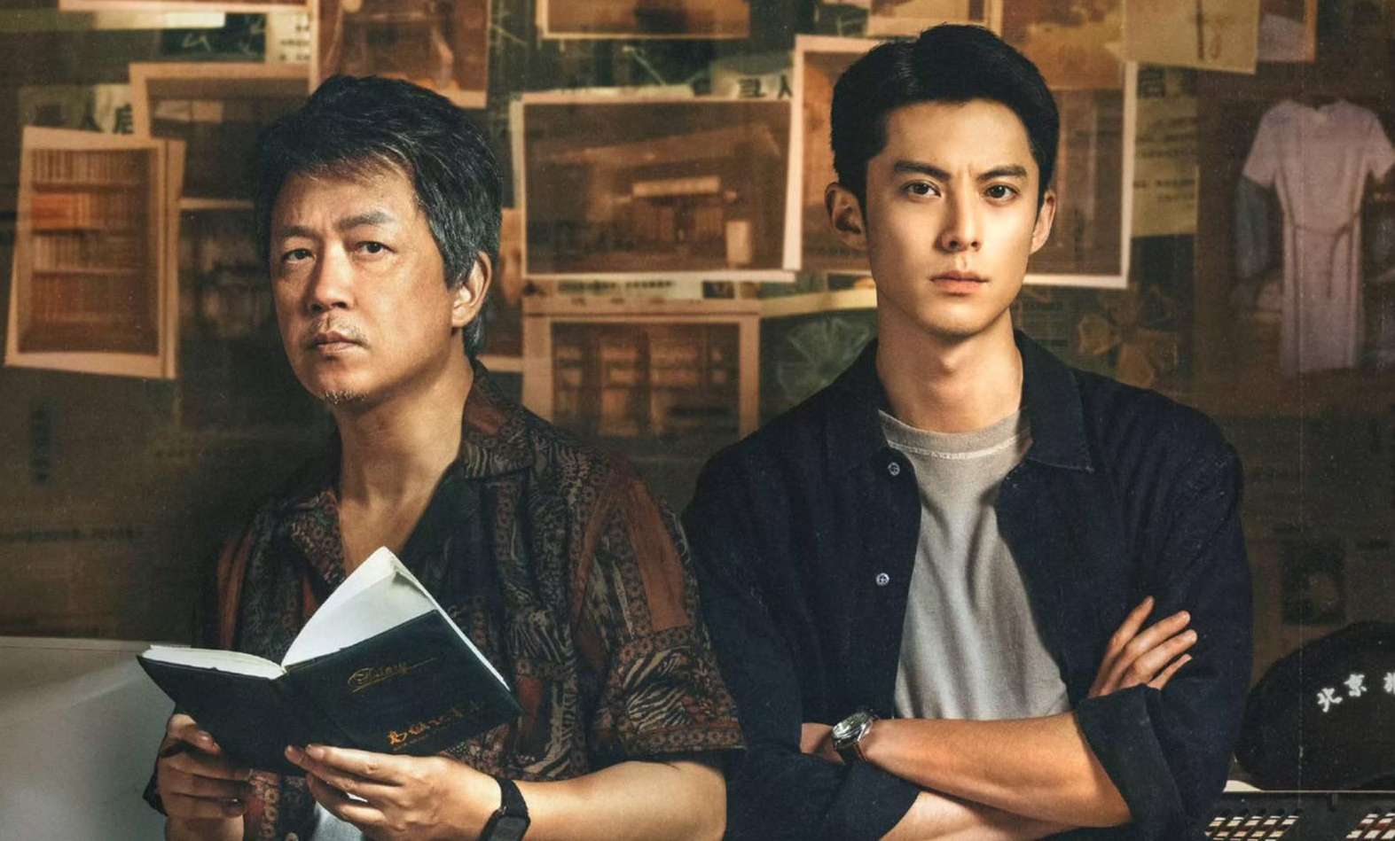 Wang Hedi (right) plays a new project. Photo: VieON.