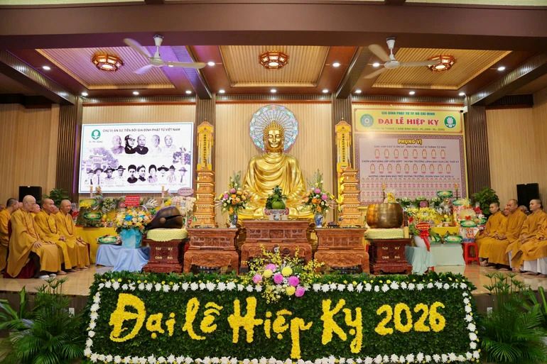 Trang nghiêm khóa lễ tưởng niệm hiệp tại chùa Thiên Chánh. Ảnh: Bá Nam